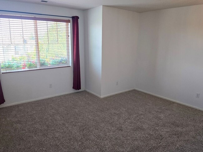 Building Photo - Gorgeous 4 Bedroom Lake Stevens Home in Cr...
