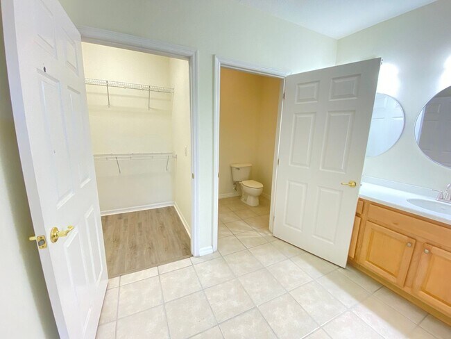 Building Photo - 9435 Myrtle Creek Ln