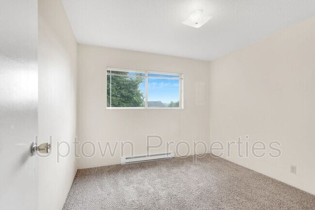Building Photo - 4113 SE 28th Ave