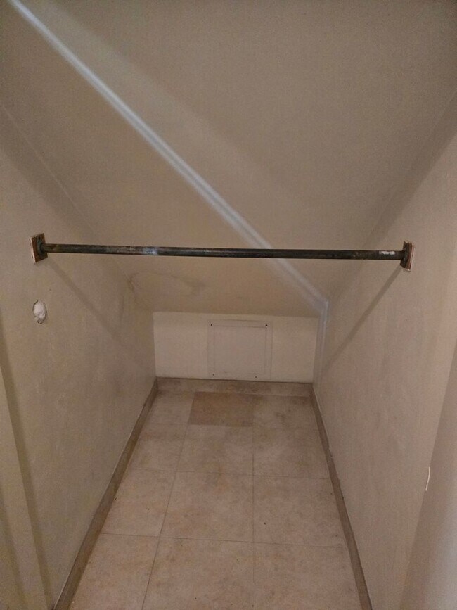 Building Photo - Rental in Anaheim