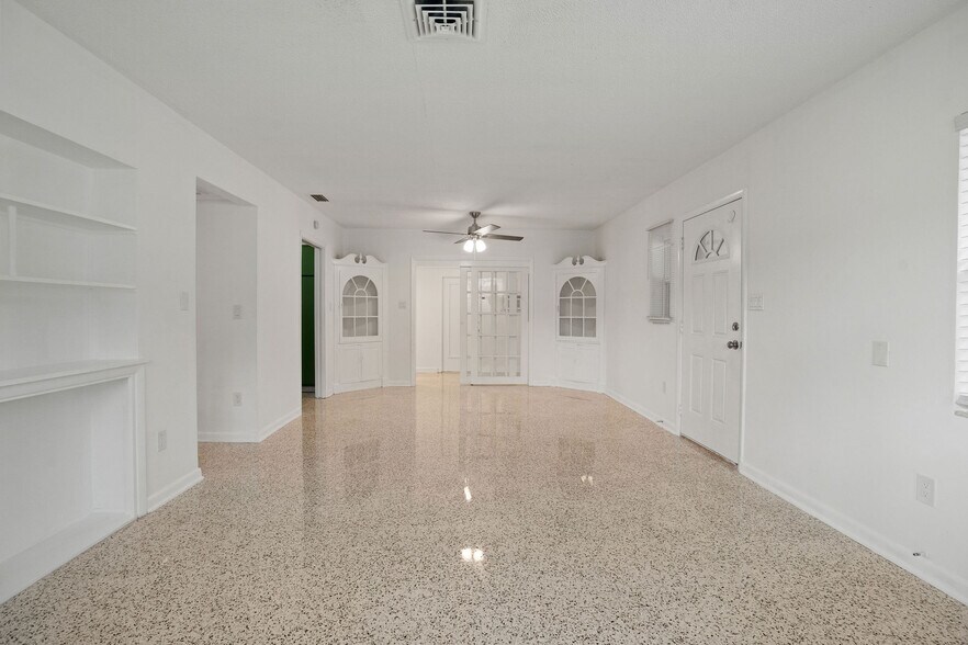 Building Photo - 24 N Hillcrest Ave