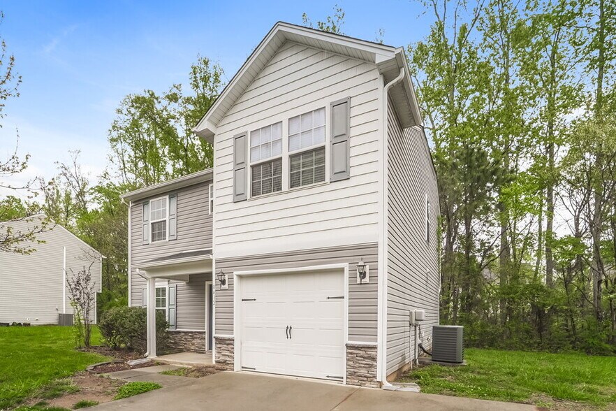 Building Photo - 8412 4 Sisters Ln