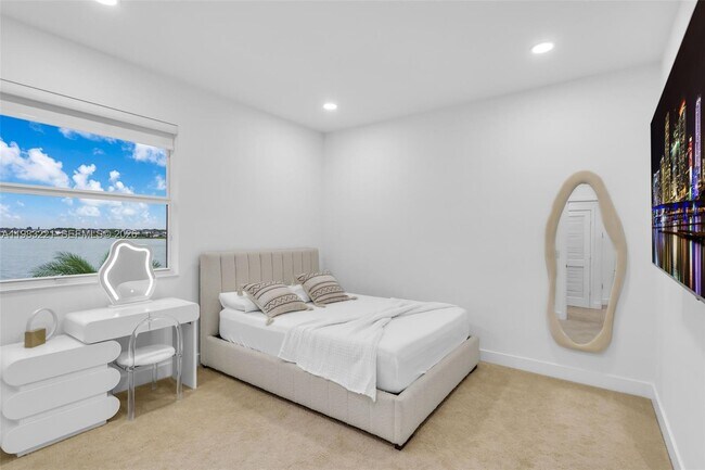 Building Photo - 15540 NW 88th Ave