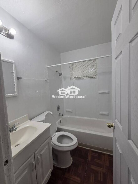 Building Photo - 10732 Spring Garden Dr