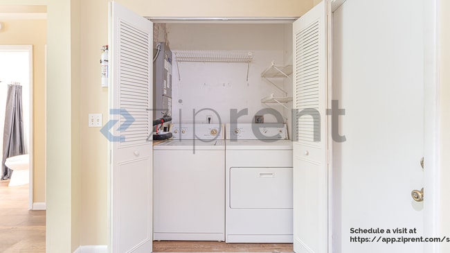 Building Photo - 604 Roselyn Ave