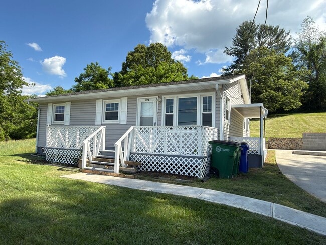 Building Photo - Christiansburg, 3 BR / 1 BA, Available for rent