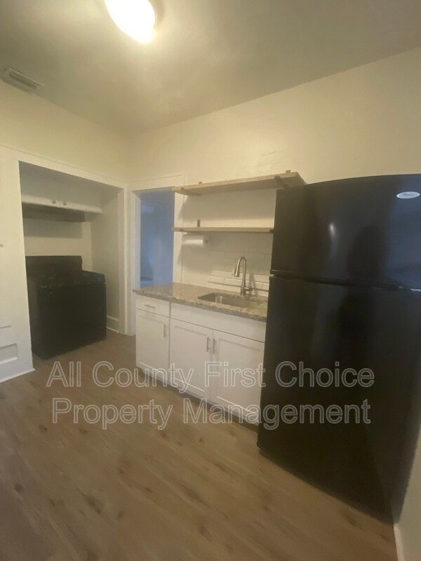 Building Photo - 1111 James Ave S