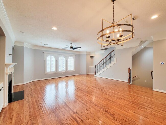 Building Photo - 884 Detering St
