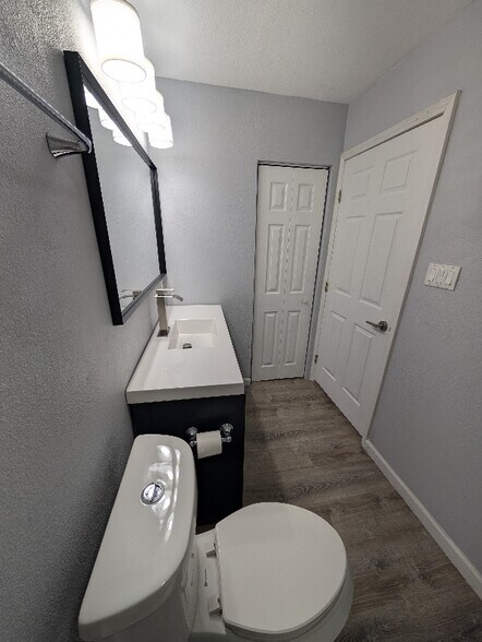 Building Photo - 508 N San Antonio St