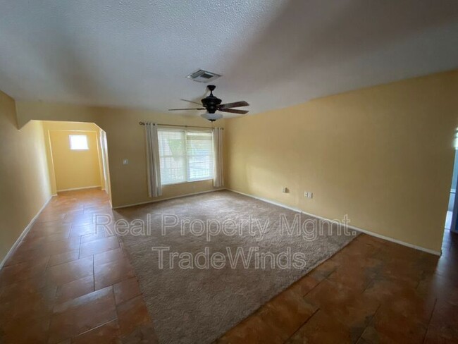 Building Photo - 3401 Coquina Key Dr SE