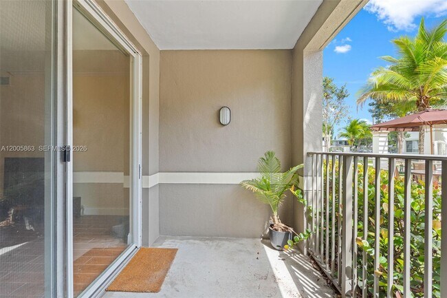 Building Photo - 6841 SW 44th St