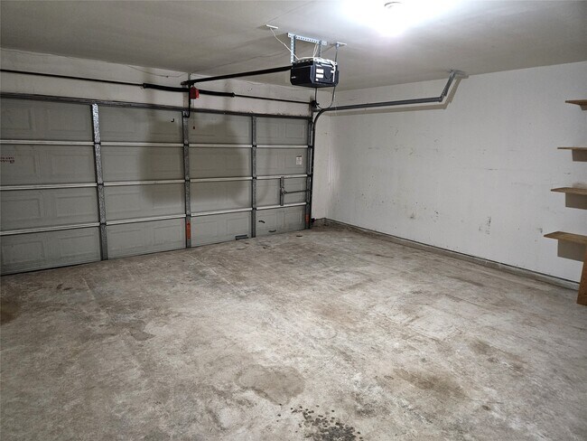 Building Photo - 2121 Crimson Lake Ln