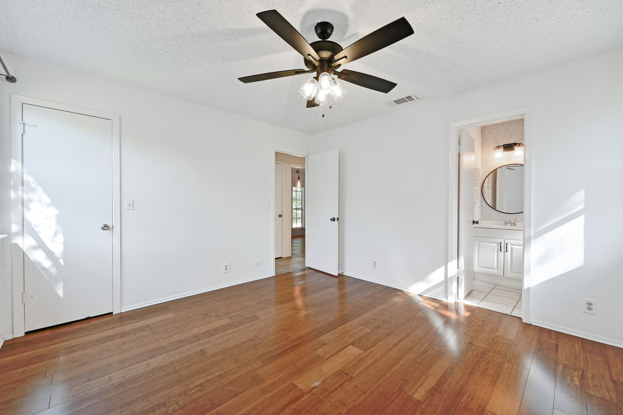 Building Photo - 6201 Hillston Dr