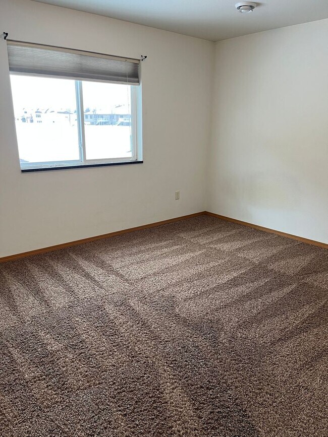 Building Photo - 2 Bed 1 Bath + Detached Single Stall Garage