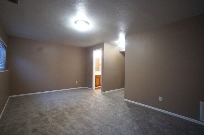 Building Photo - 3411 MacGregor Dr