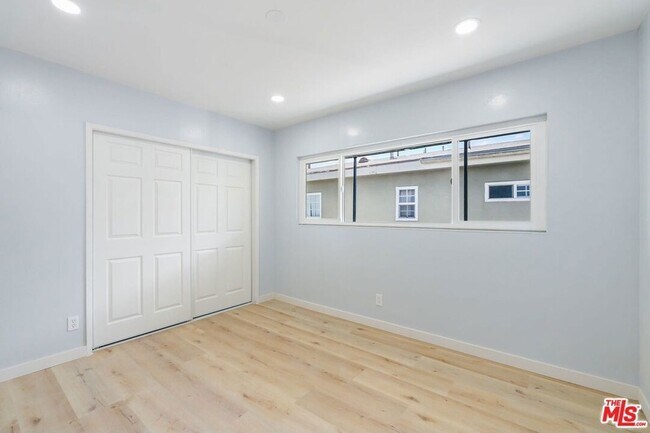 Building Photo - 719 E 79th St