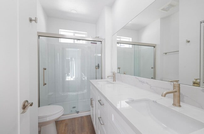 Building Photo - 1/2 Off First Month's Rent - New Construct...