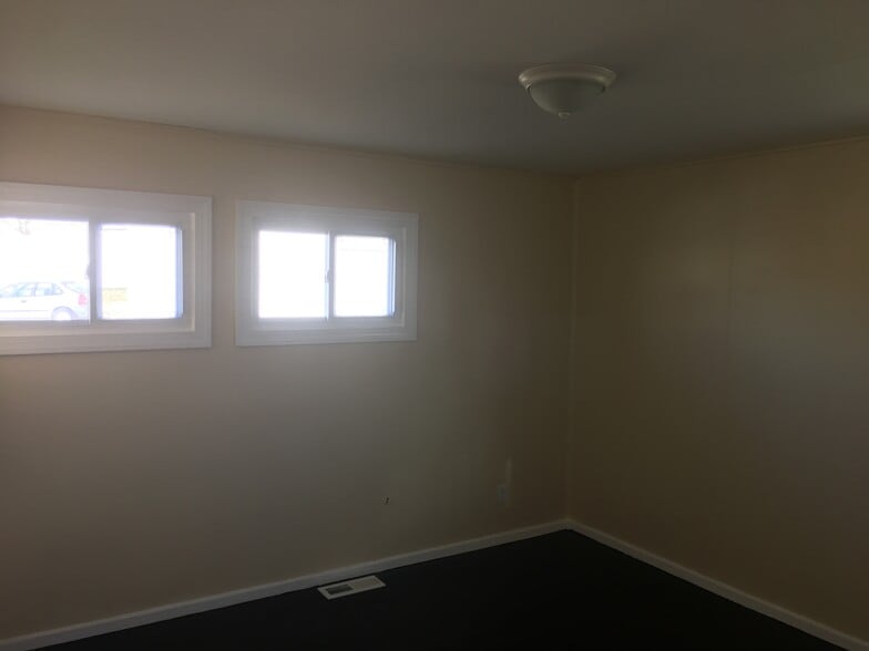 Building Photo - 2451 Danz Ave