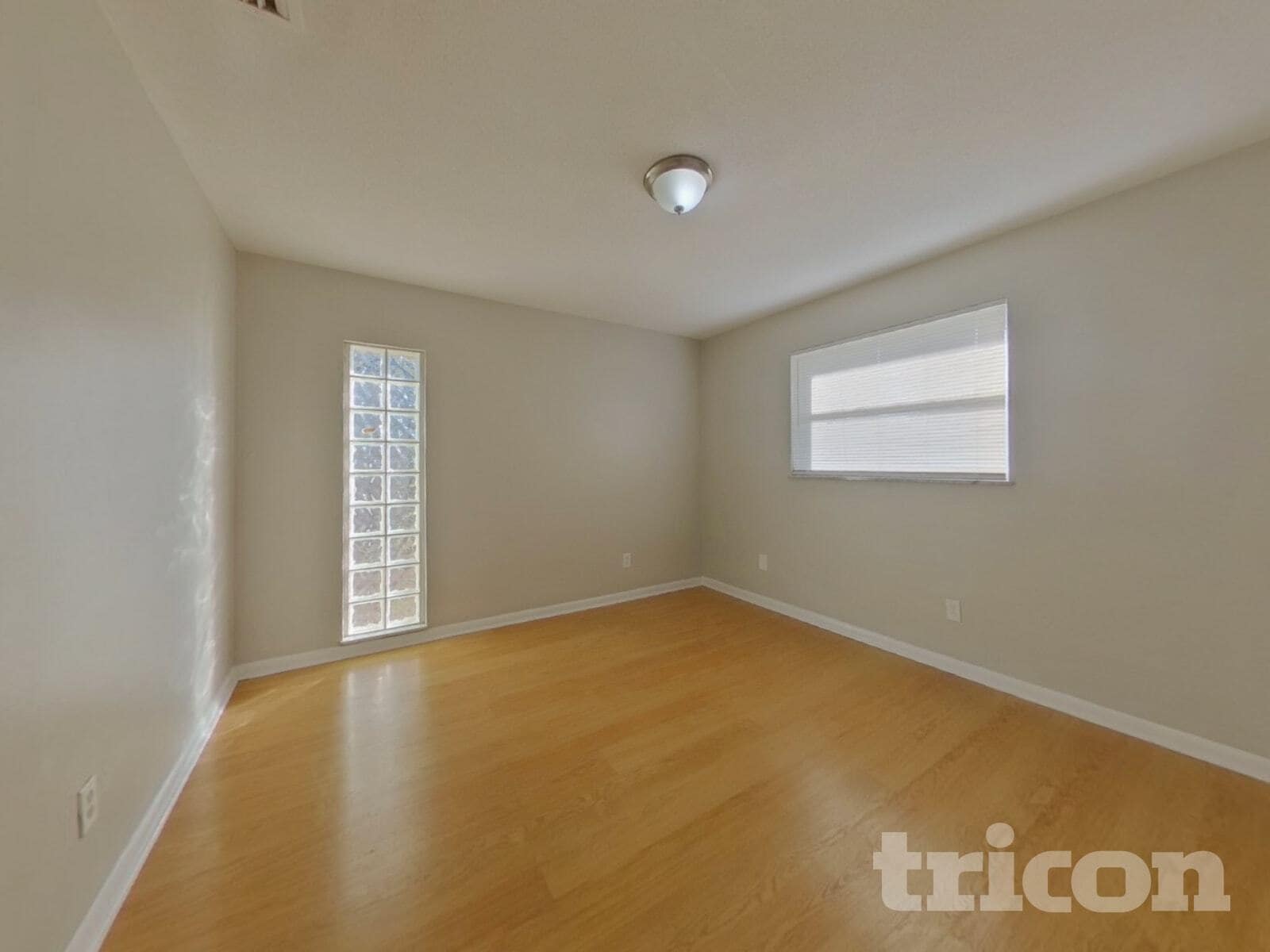 Building Photo - 1337 Hamlin Dr