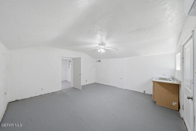 Building Photo - 5833 Ybarra Ct