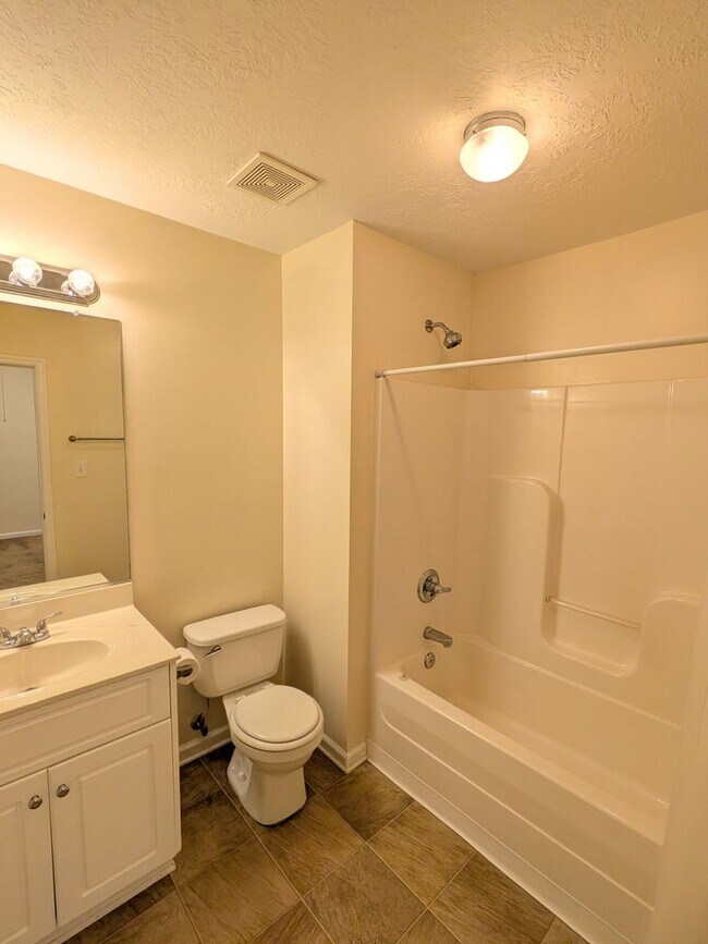 Building Photo - 526 Edgecliff Ln