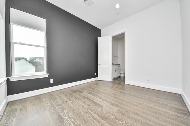 Building Photo - 8724 Oak Kolbe Ln