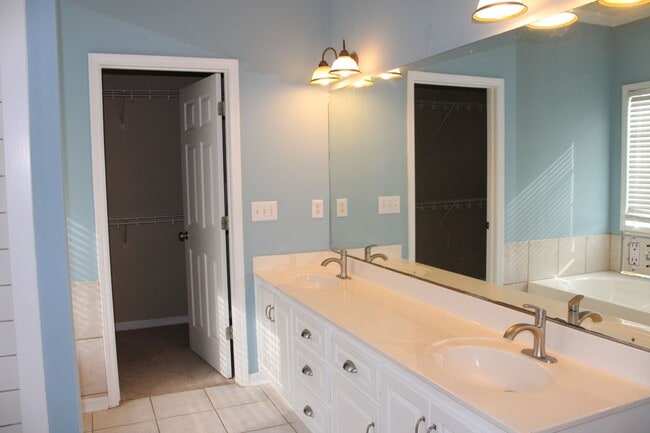 Building Photo - Home for rent in Prattville