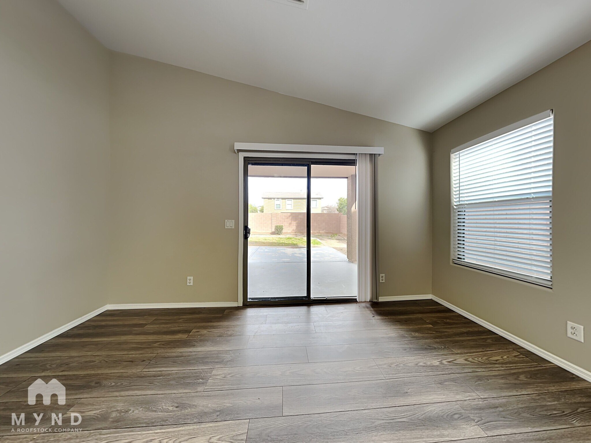 Building Photo - 1034 E Saddle Way