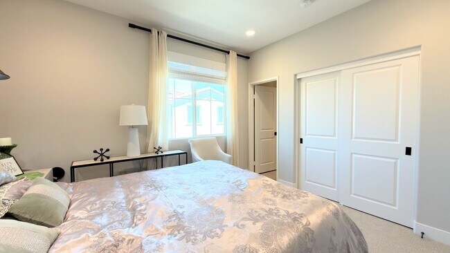 Building Photo - Luxury Builder Model Home - Resort Style Amenities In A Gated Community