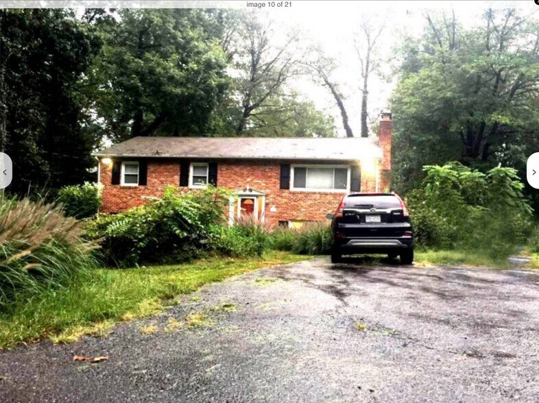 Building Photo - 4433 Village Dr