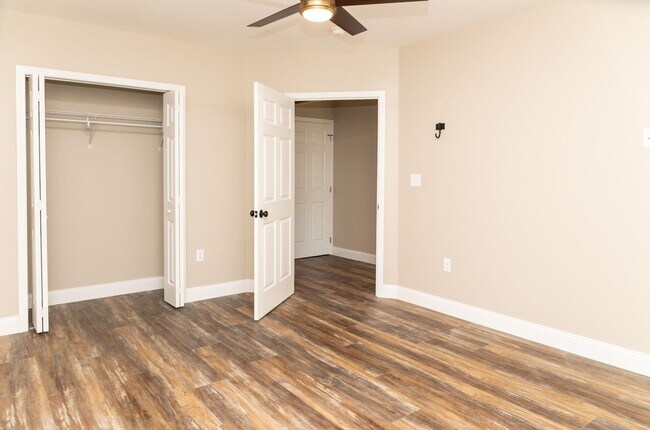 Building Photo - Condo Living 26 Hundred sq Ft!!