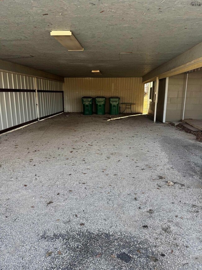 Building Photo - 603 E Alameda St