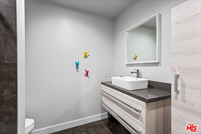 Building Photo - 2102 Century Park Ln