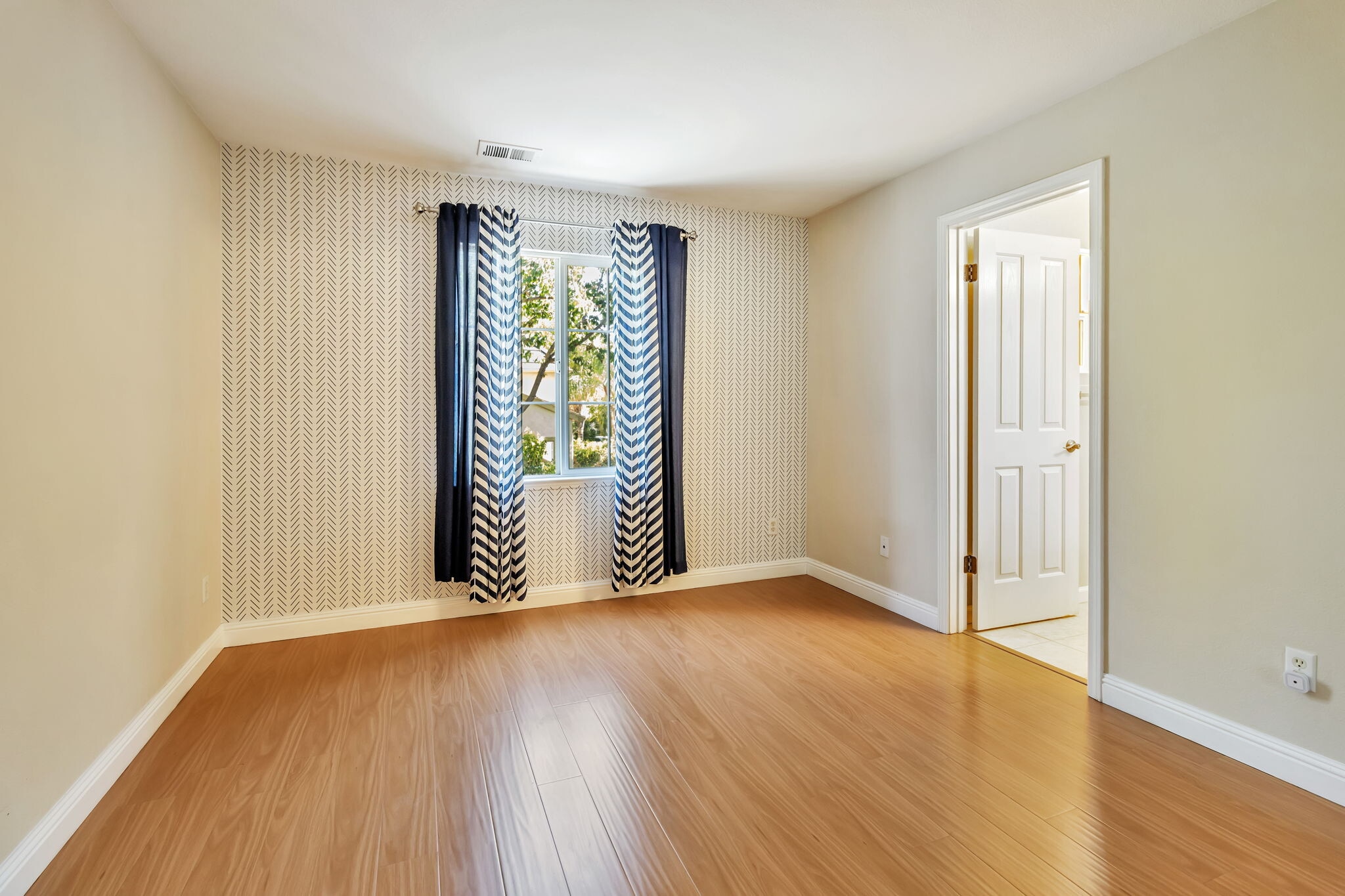 Building Photo - 3162 Silverland Dr