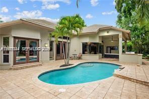 Building Photo - 1884 Classic Dr