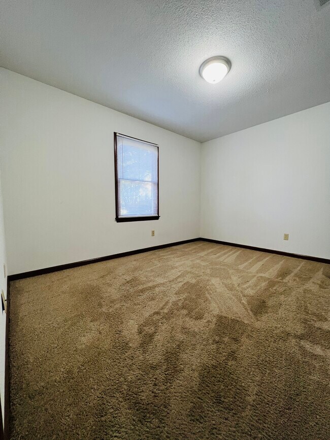 Building Photo - 1446 19th Ave NE