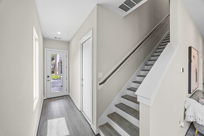 Building Photo - 853 Prosper St