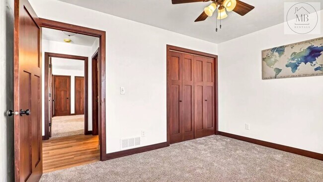 Building Photo - 837 Killarny Trail