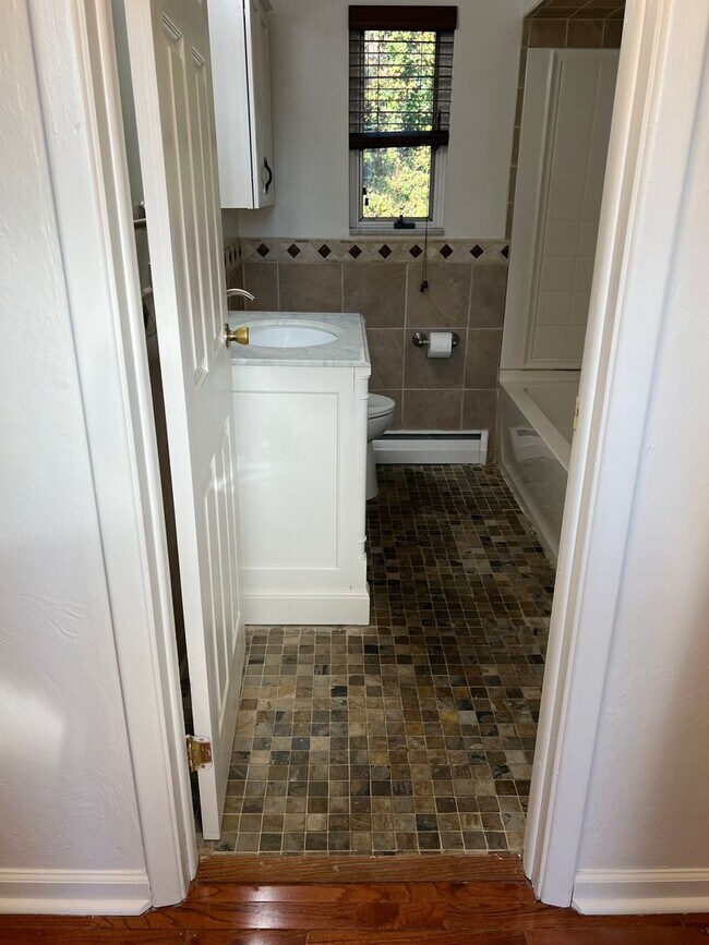 Building Photo - 562 Foltz Dr