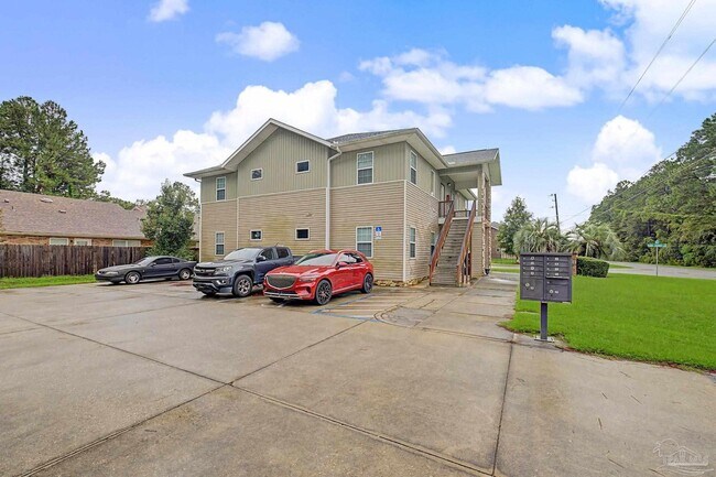 Building Photo - 542 S 72nd Ave