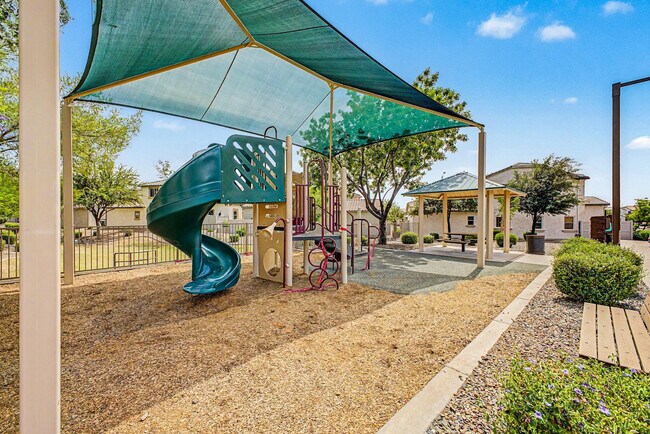 Building Photo - 26616 N Babbling Brook Dr