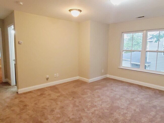 Building Photo - 21 Hill Rd