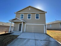 Building Photo - Spacious Floorplan- 2 Story Home in The Si...