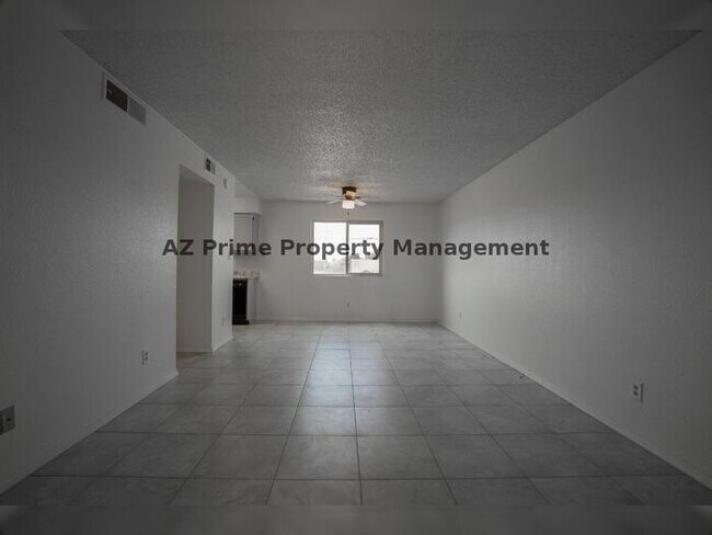 Building Photo - 2220 W Dora St