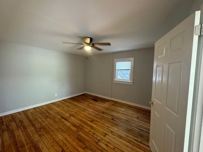 Building Photo - 1 Bedroom with water and electric included close to downtown Morganton!