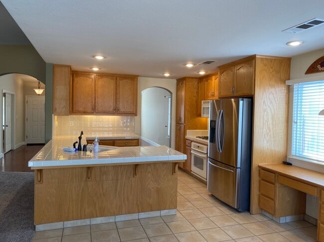Building Photo - 4 bedroom single story in Manteca!