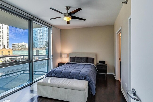 Building Photo - 123 S Green St