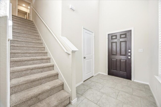 Building Photo - Light-Filled Home in Amenity-Rich Community with Pool & Park!