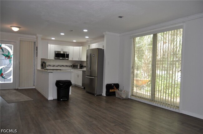 Building Photo - 1435 Alcazar Ave