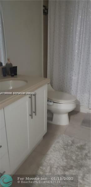 Building Photo - 301 NE 14th Ave